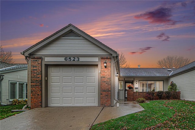 view of front of house featuring a lawn and a garage