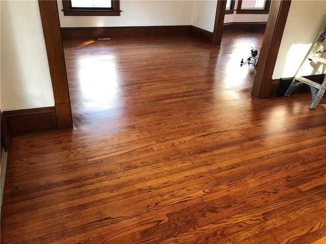 interior details with hardwood / wood-style floors