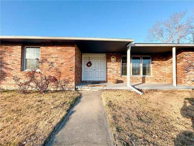 property entrance featuring covered porch