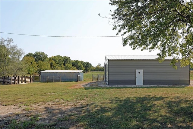 view of yard with an outdoor structure