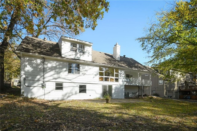 back of house featuring a yard