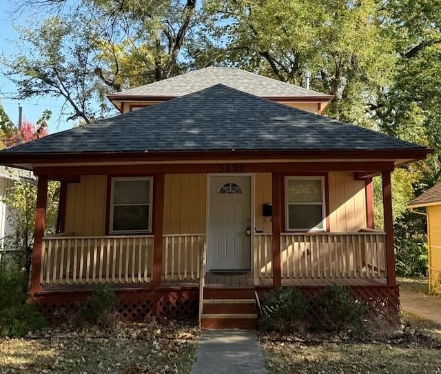 view of front facade featuring a porch