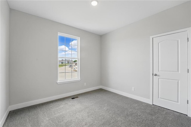 carpeted spare room with baseboards and recessed lighting