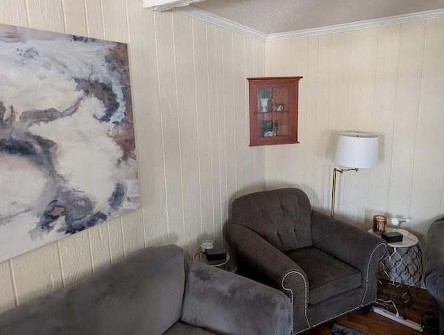 sitting room with ornamental molding