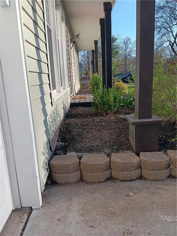 305 18th Ave N, Greenwood, MO 63034 - exterior space with a porch