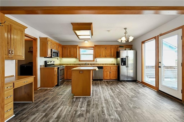 kitchen featuring stainless steel appliances, a center island, a notable chandelier, decorative light fixtures, and dark hardwood / wood-style flooring