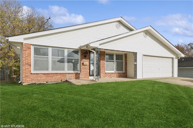 view of front facade featuring a garage and a front yard