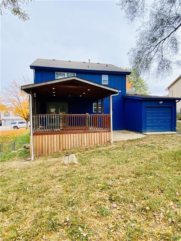 view of front of house with a front yard and a garage