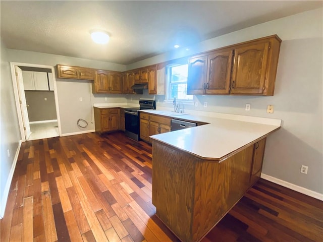 kitchen with sink, stainless steel appliances, dark hardwood / wood-style flooring, and kitchen peninsula