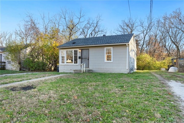 view of front facade featuring a front yard