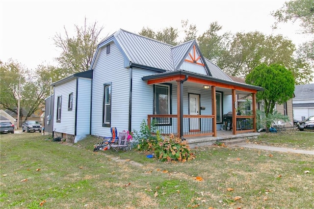 view of front of home with a front yard and covered porch