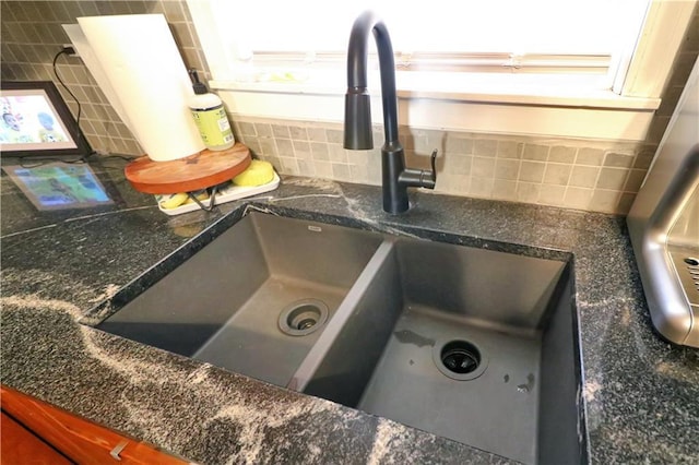 interior details featuring tasteful backsplash and sink