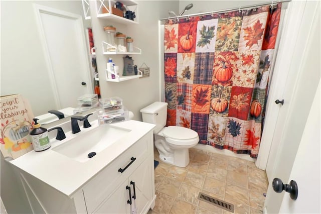 bathroom featuring a shower with curtain, vanity, and toilet