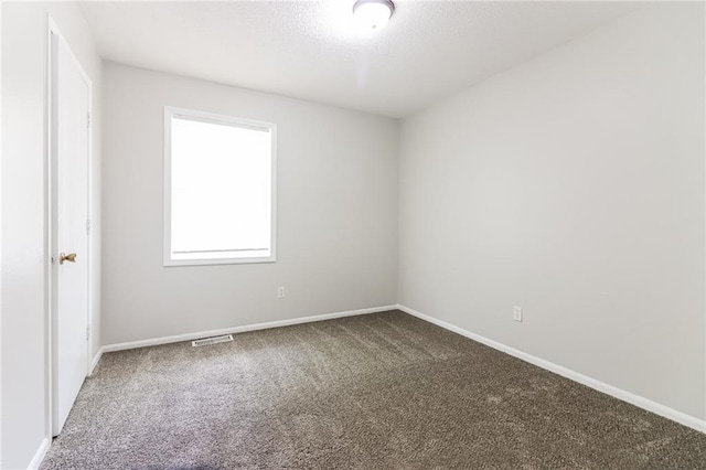 unfurnished room featuring carpet