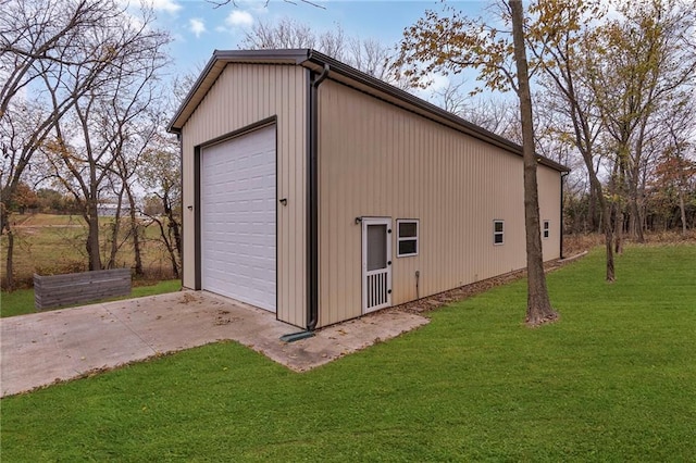 view of outdoor structure featuring a yard and a garage