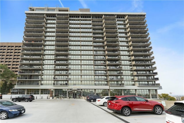 view of apartment building / complex with uncovered parking