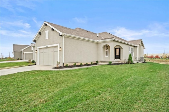 view of front of home featuring a front yard and a garage