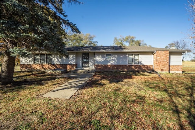 single story home with a front lawn