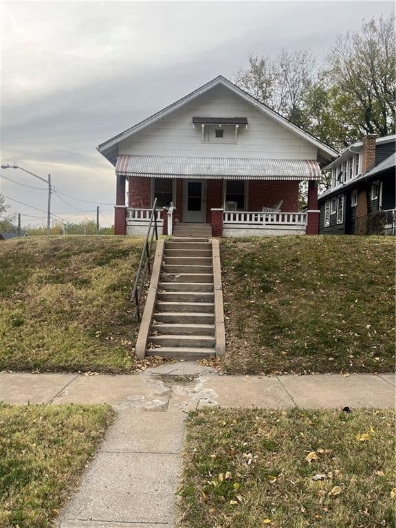 bungalow-style house featuring covered porch