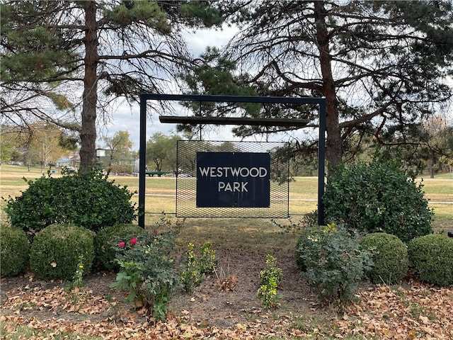 view of community / neighborhood sign