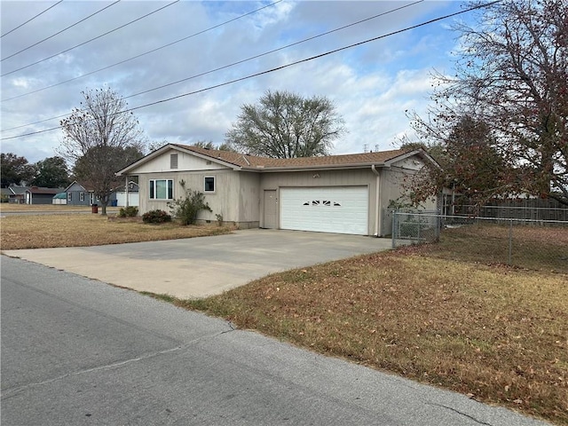 view of front of home featuring a garage and a front yard