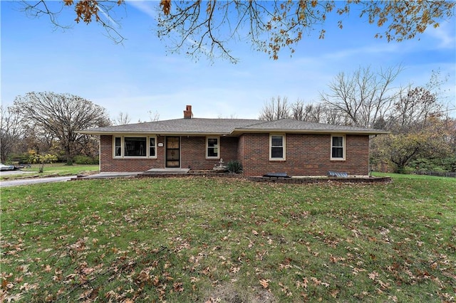 single story home featuring a front yard