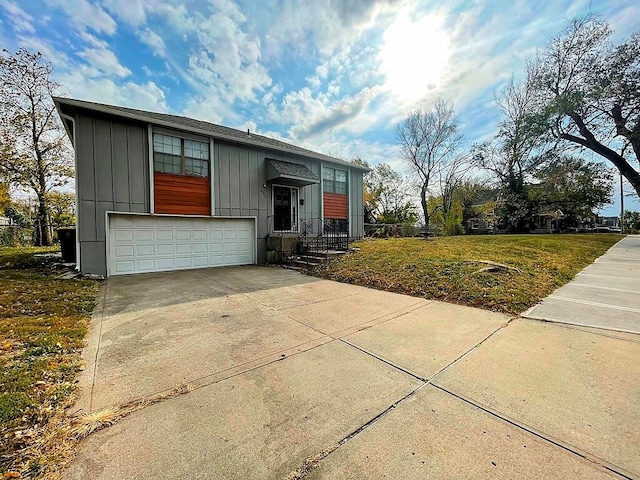 view of front facade with a front yard and a garage