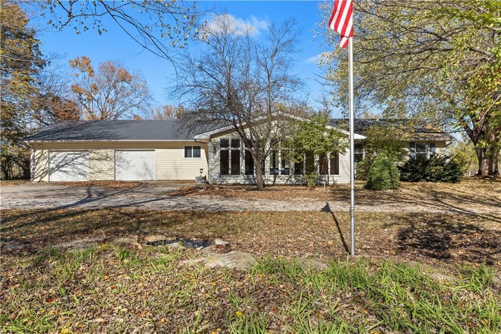 view of front facade with a garage