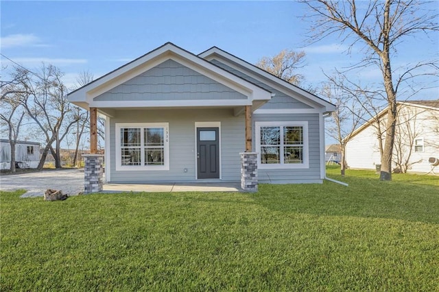 view of front of home with a front lawn