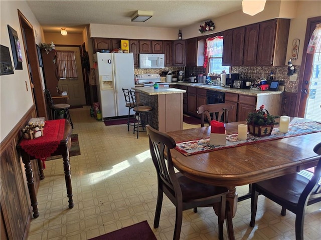 dining area featuring sink