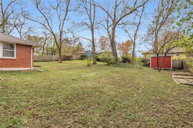 view of yard with a shed