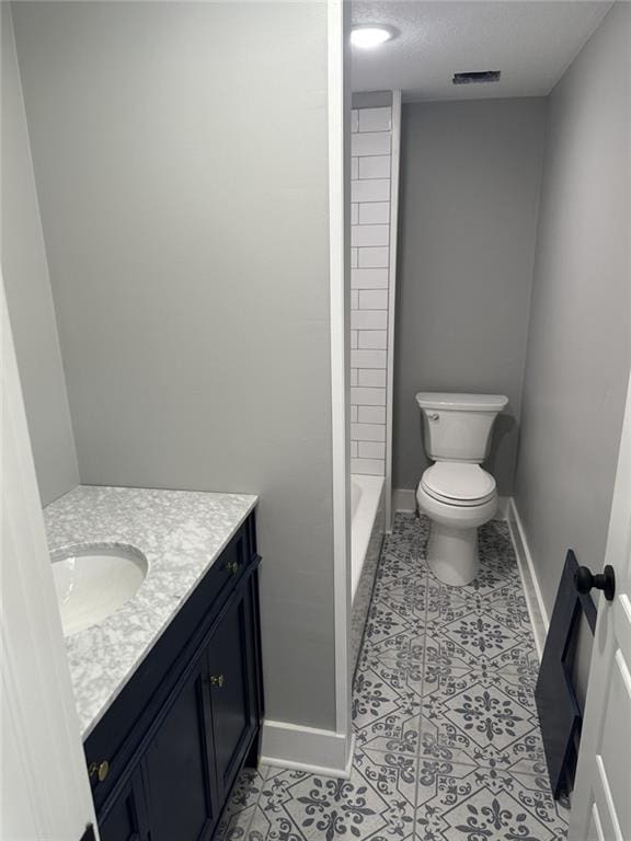 full bath featuring visible vents, toilet, tile patterned flooring, baseboards, and vanity