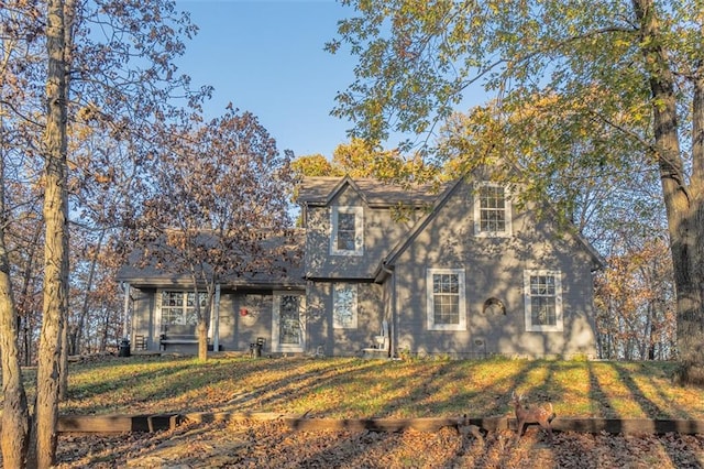 view of front of home with a front yard