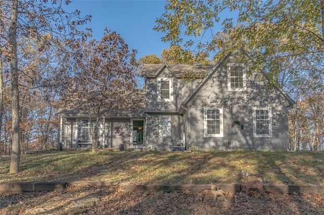 view of front of property with a front lawn