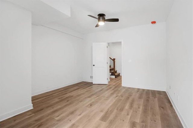 unfurnished room featuring light hardwood / wood-style flooring and ceiling fan