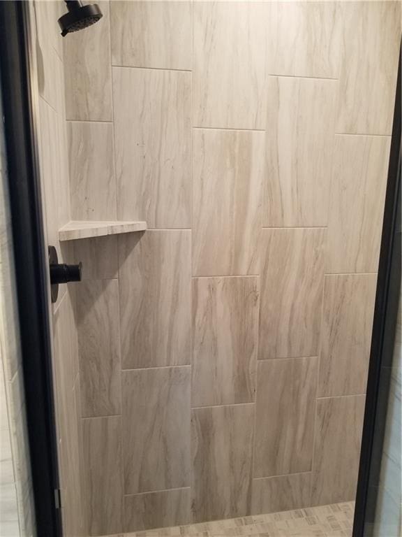 details with a tile shower