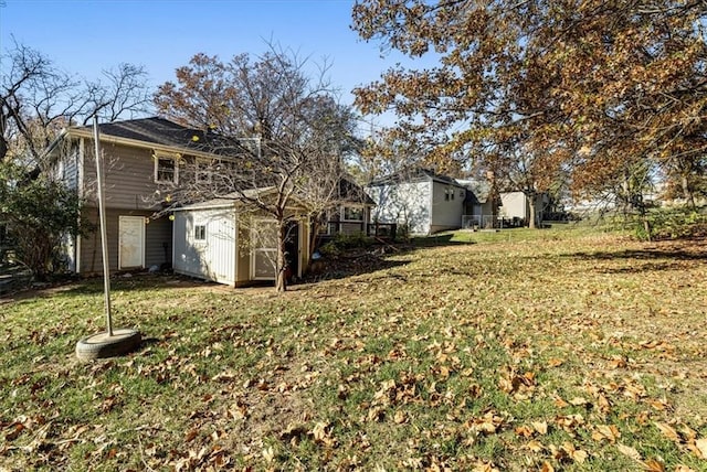 view of yard with a storage shed