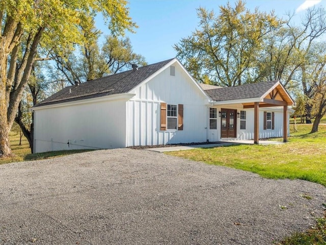 view of front of house with a front lawn