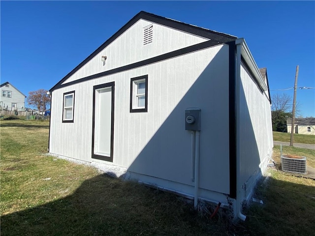 view of outdoor structure with a yard