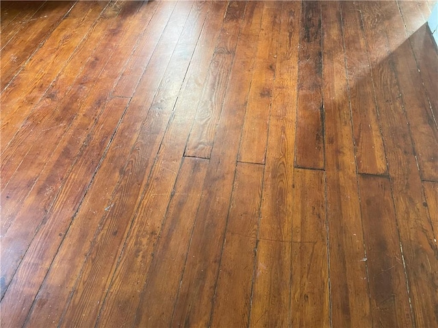 513 W Ohio St, Butler, MO 64730 - detailed view of wood finished floors