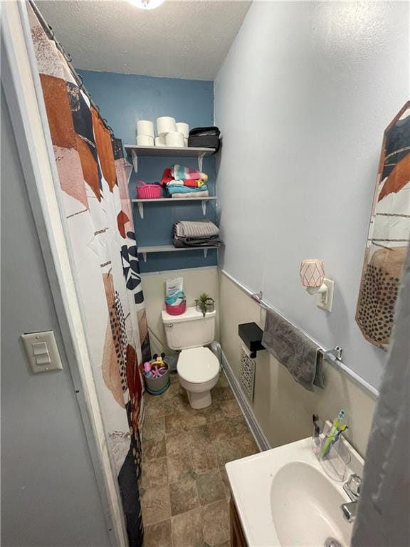 513 W Ohio St, Butler, MO 64730 - bathroom with stone finish flooring, a shower with shower curtain, and vanity
