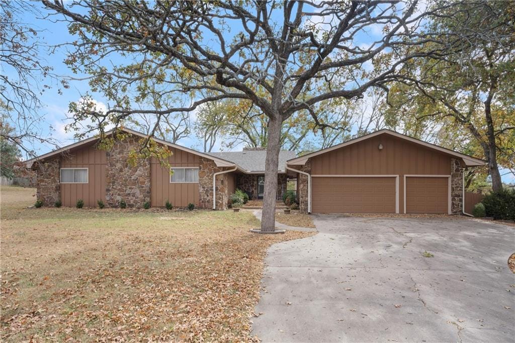 single story home featuring a front yard and a garage