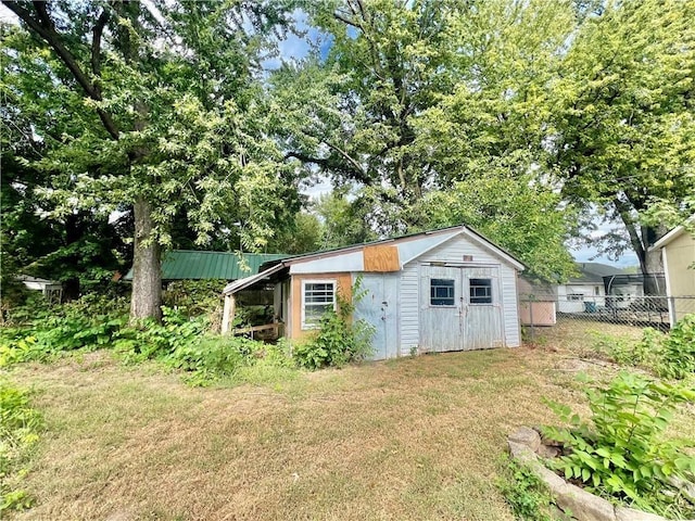 view of outdoor structure featuring a yard