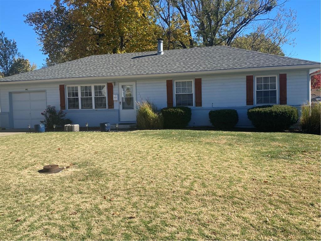 ranch-style home with a front yard and a garage