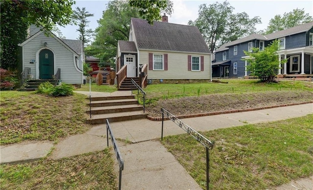 view of front facade with a front lawn