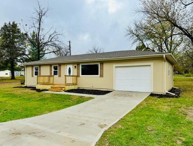 ranch-style house featuring a front lawn and a garage