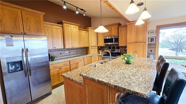 kitchen featuring backsplash, stainless steel appliances, sink, and pendant lighting