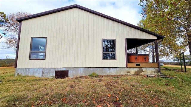 view of side of home featuring a lawn