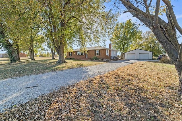 ranch-style home featuring a front lawn