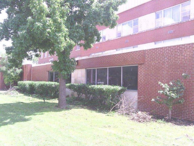 view of side of property featuring a yard